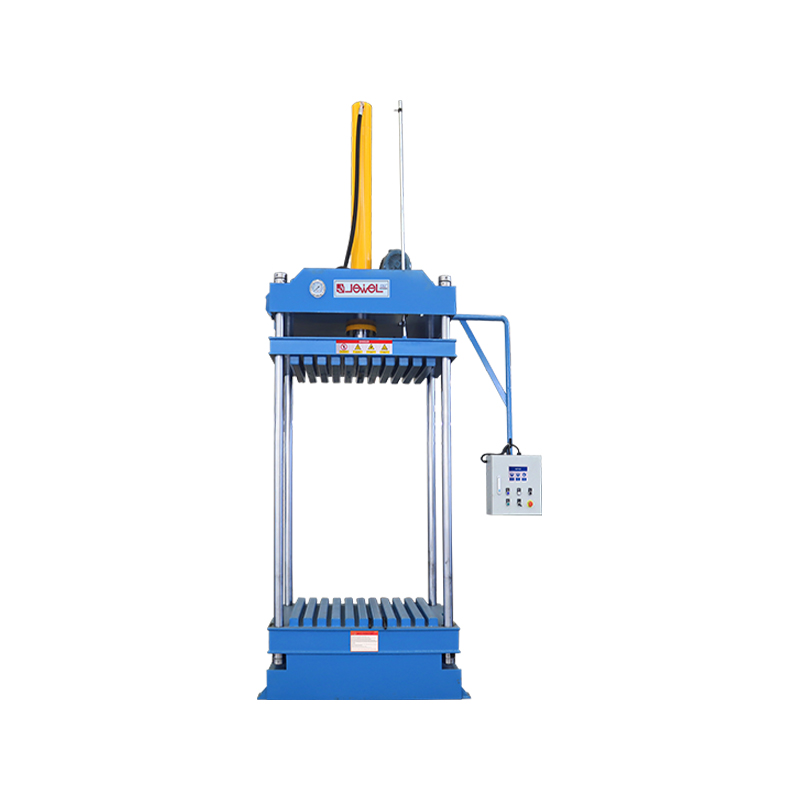 Medium Vertical (Quattuor-Column) Baler